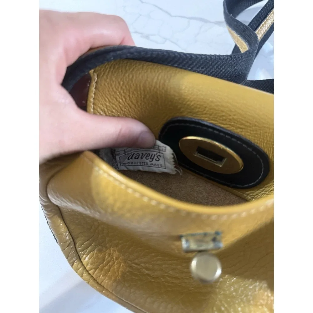 Vintage Davey's Yellow Pebbled Leather Turnlock Shoulder Bag Purse 70s